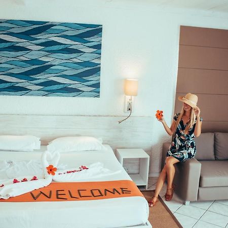 Astroea Beach Hotel (Adults Only) Блу-Бей Екстер'єр фото